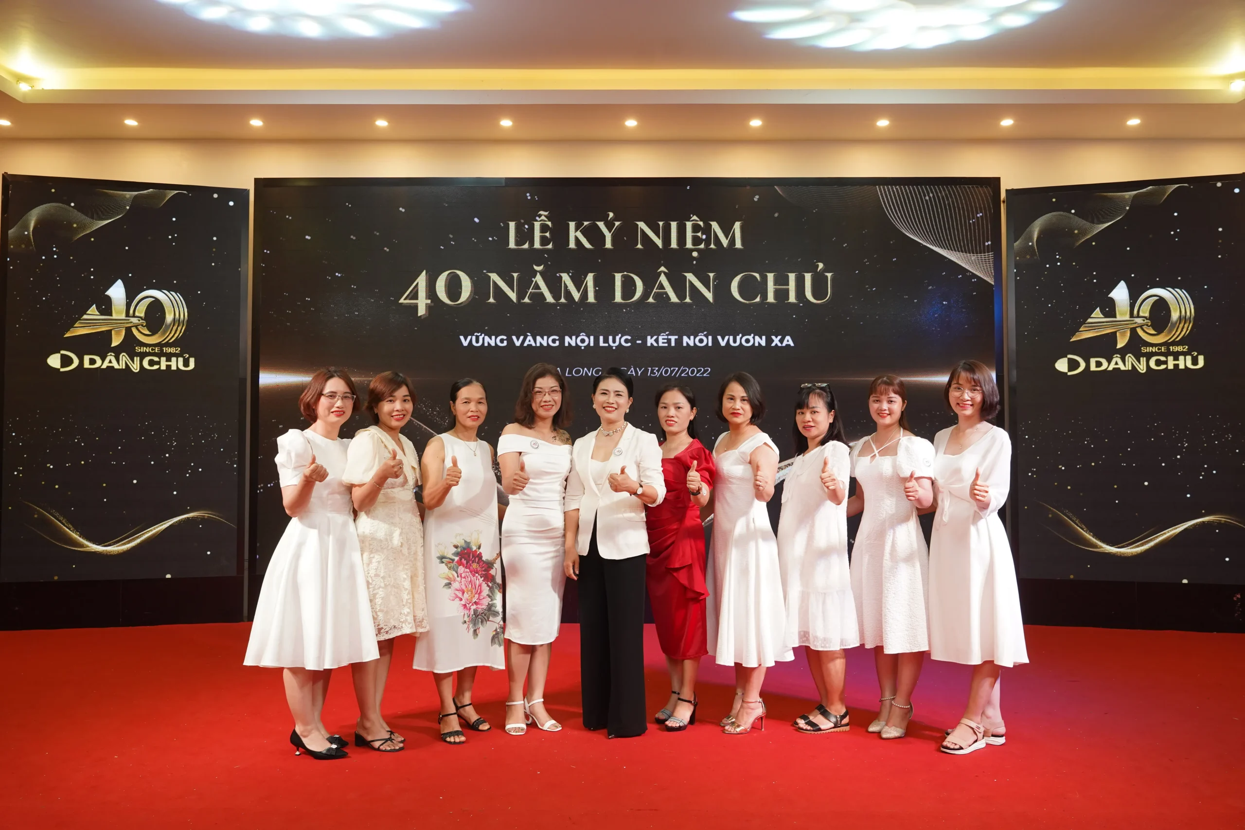 tuyển dụng chăm sóc khách hàng Dân Chủ